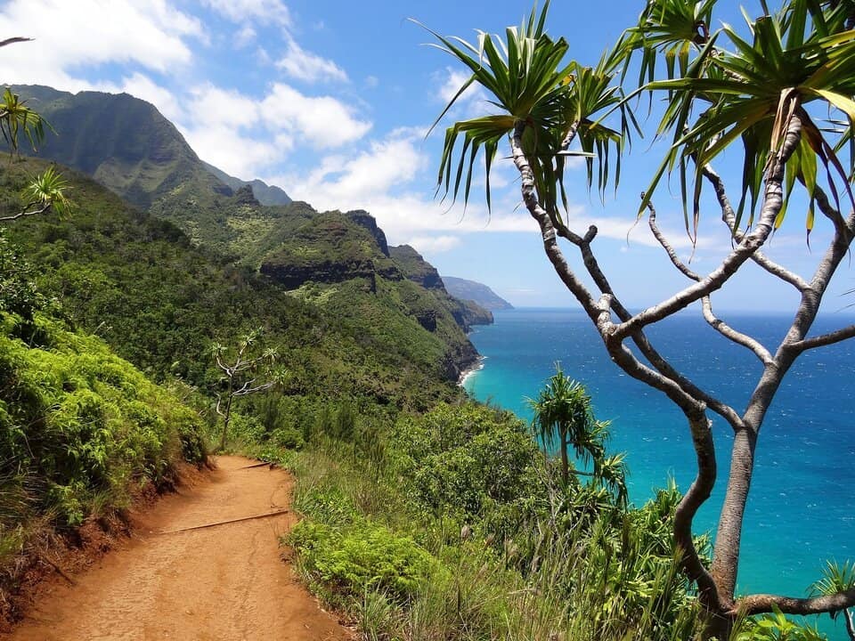 image showing napali coast in kauai, hawaii